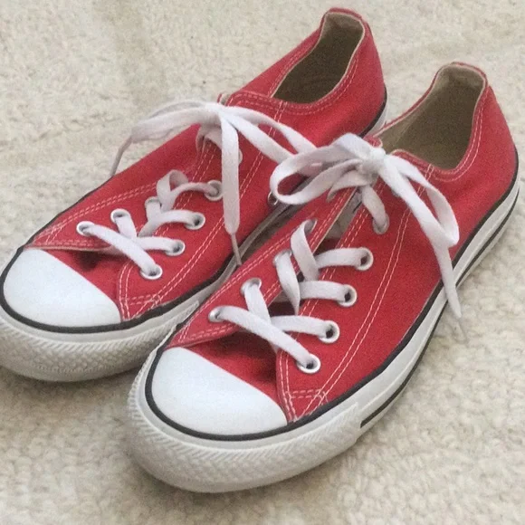 CONVERSE RED LOW TOP ALL STAR UNISEX SNEAKER-Womens 9/Mens 7-excellent condition - Picture 2 of 7